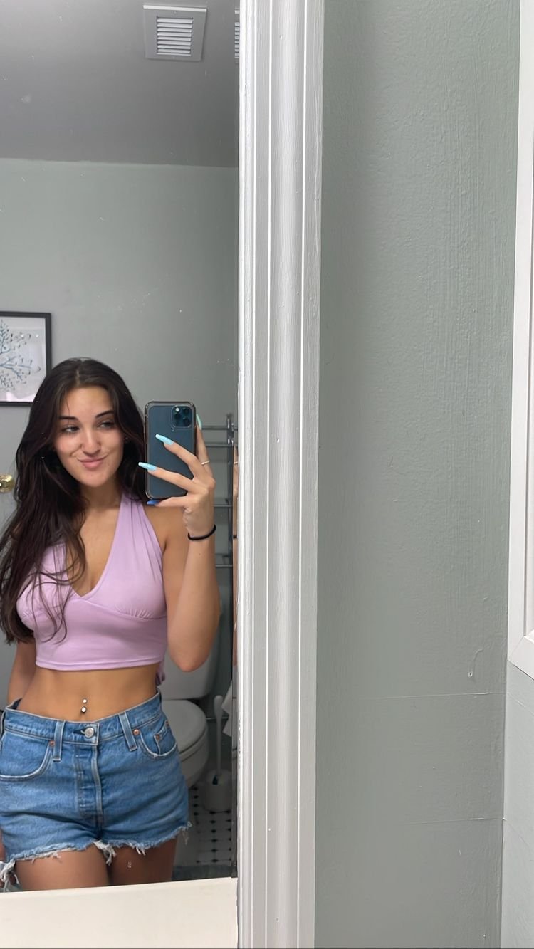 Busty Butterface: Alyssa, 19 #sWtVh4l5