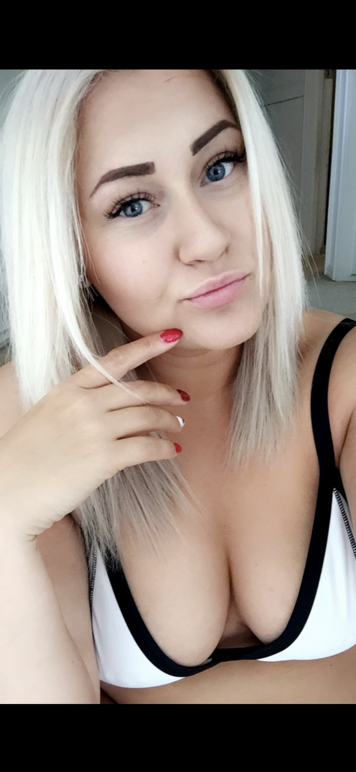 Busty Slutwife Exposed. Kik alphawest09 to expose your slut #BvektLKQ