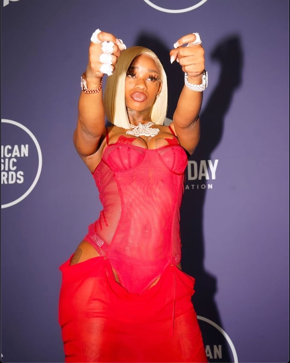 One things fasho… She’s HELLA NUTTY part 3!! 🥜🥜🥜 #DC1MMJsB