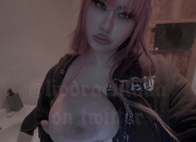 Twitter/OF Slut Livdracula #061WV7g6