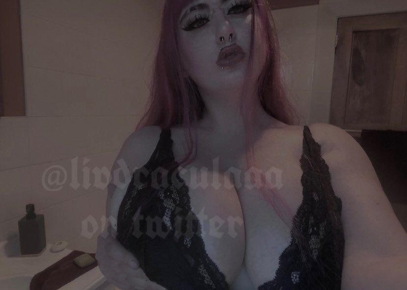 Twitter/OF Slut Livdracula #qYKChIr8