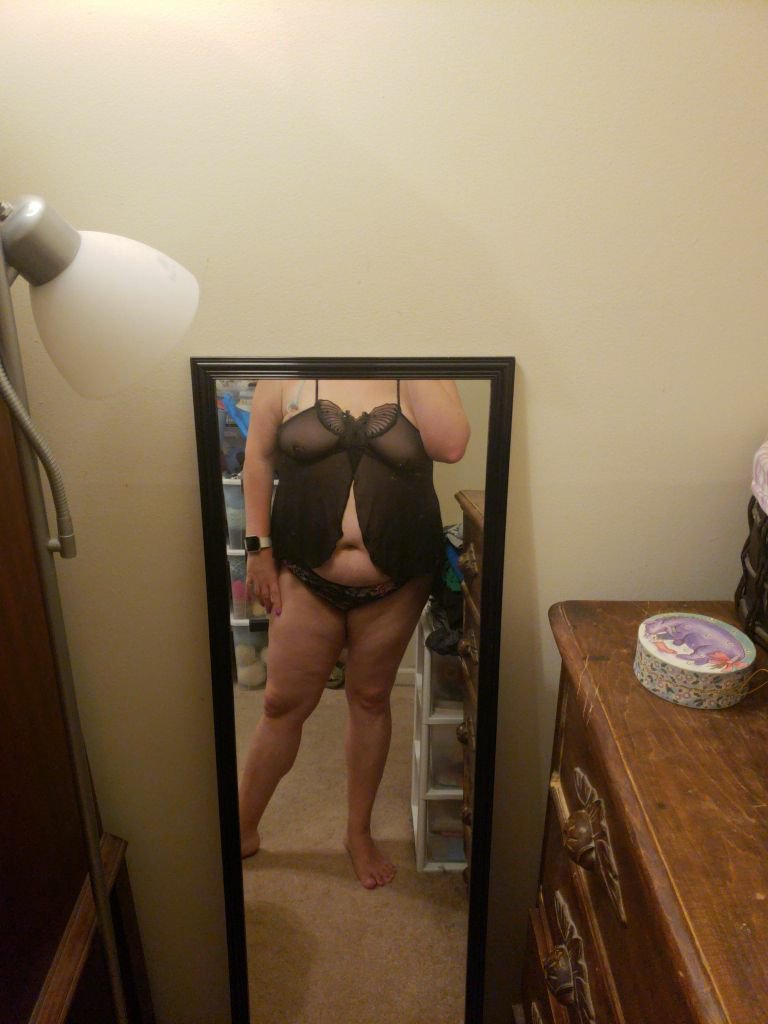 Fat milf Krys likes to show off and masturbate #RSYSwAcZ