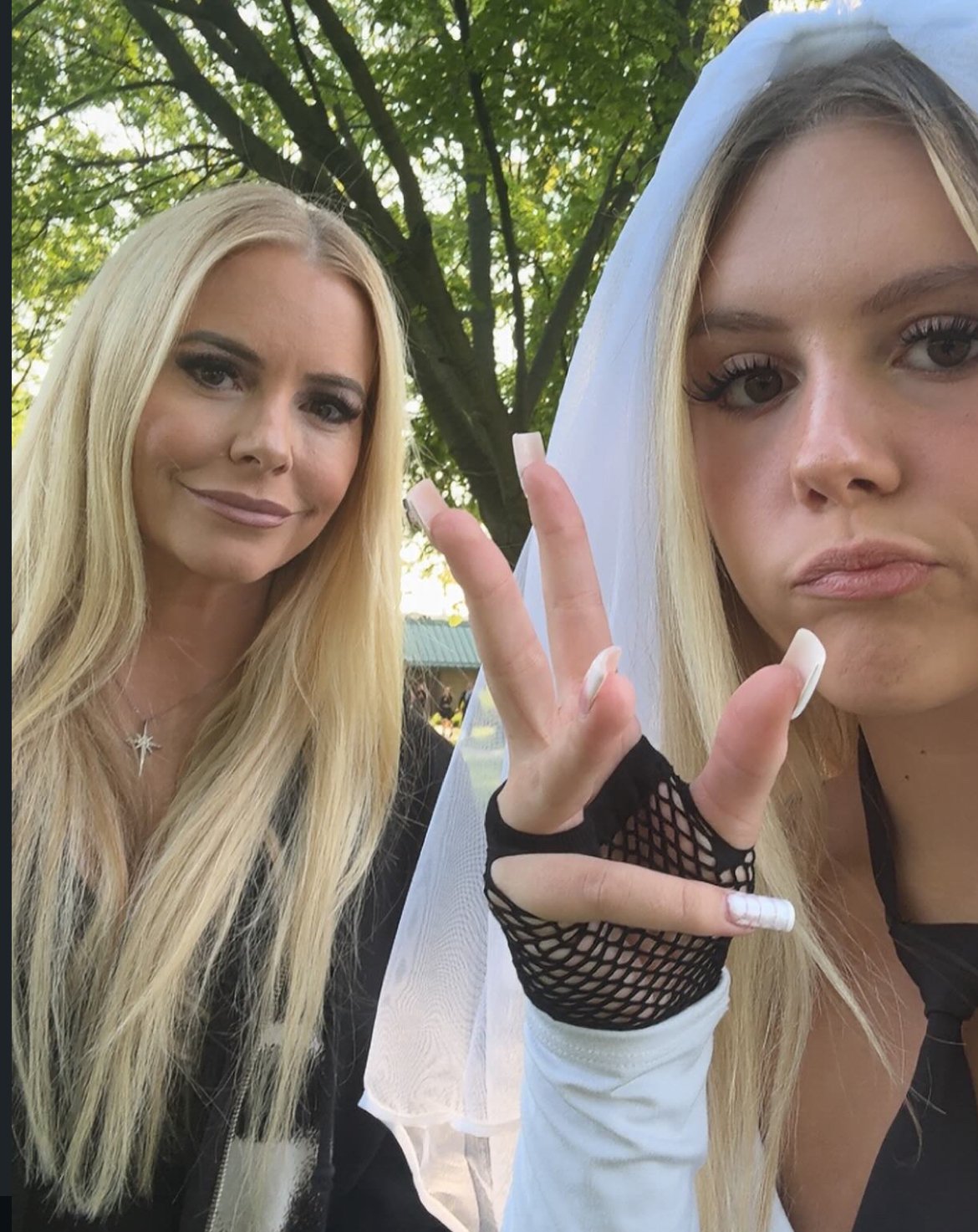 Pawg milf & her daughter making out at her first rave as an 18 year old #sSIYdb25